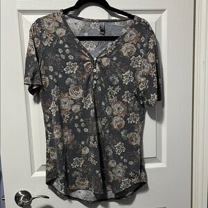 Women's Top Floral Grey/Beige Flowers Denver Hayes Buttoned T-Shirt Feminine Tee